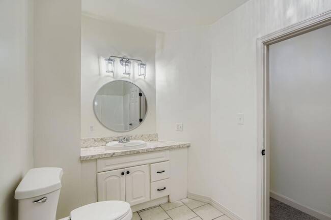 Building Photo - 610 Fairview Ave N