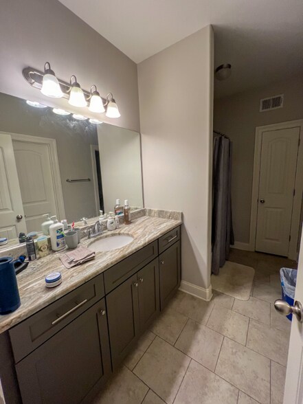 Building Photo - 412 Walker Cir