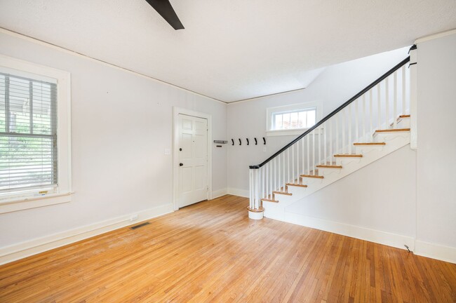 Building Photo - Beautifully updated House in Rivermont