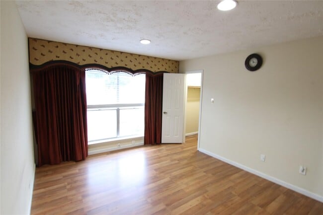 Building Photo - 12430 Brook Meadows Ln