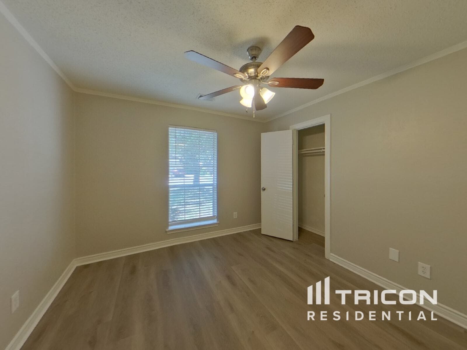 Building Photo - 8620 Santa Clara Dr
