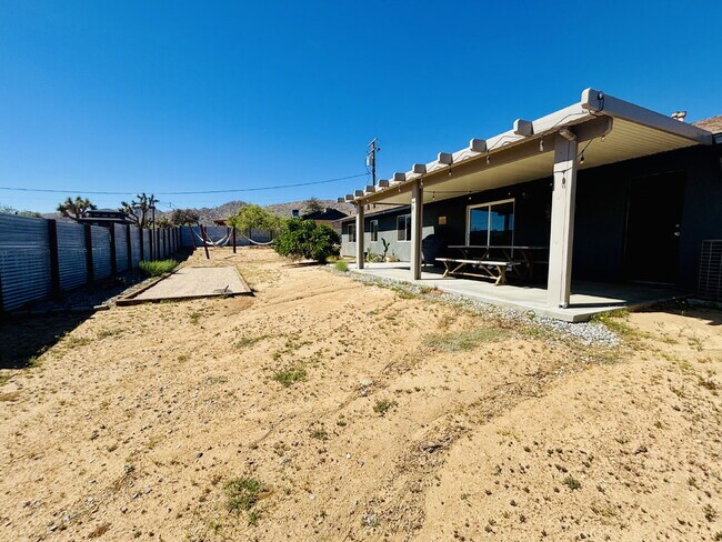 Building Photo - Rare Opportunity for Spacious, Modern Sout...