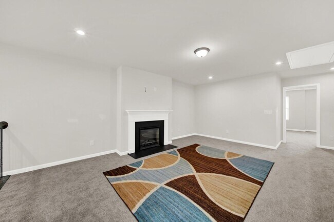 Building Photo - Lovely 3 Bed 3.5 Bath Townhome in Indian L...