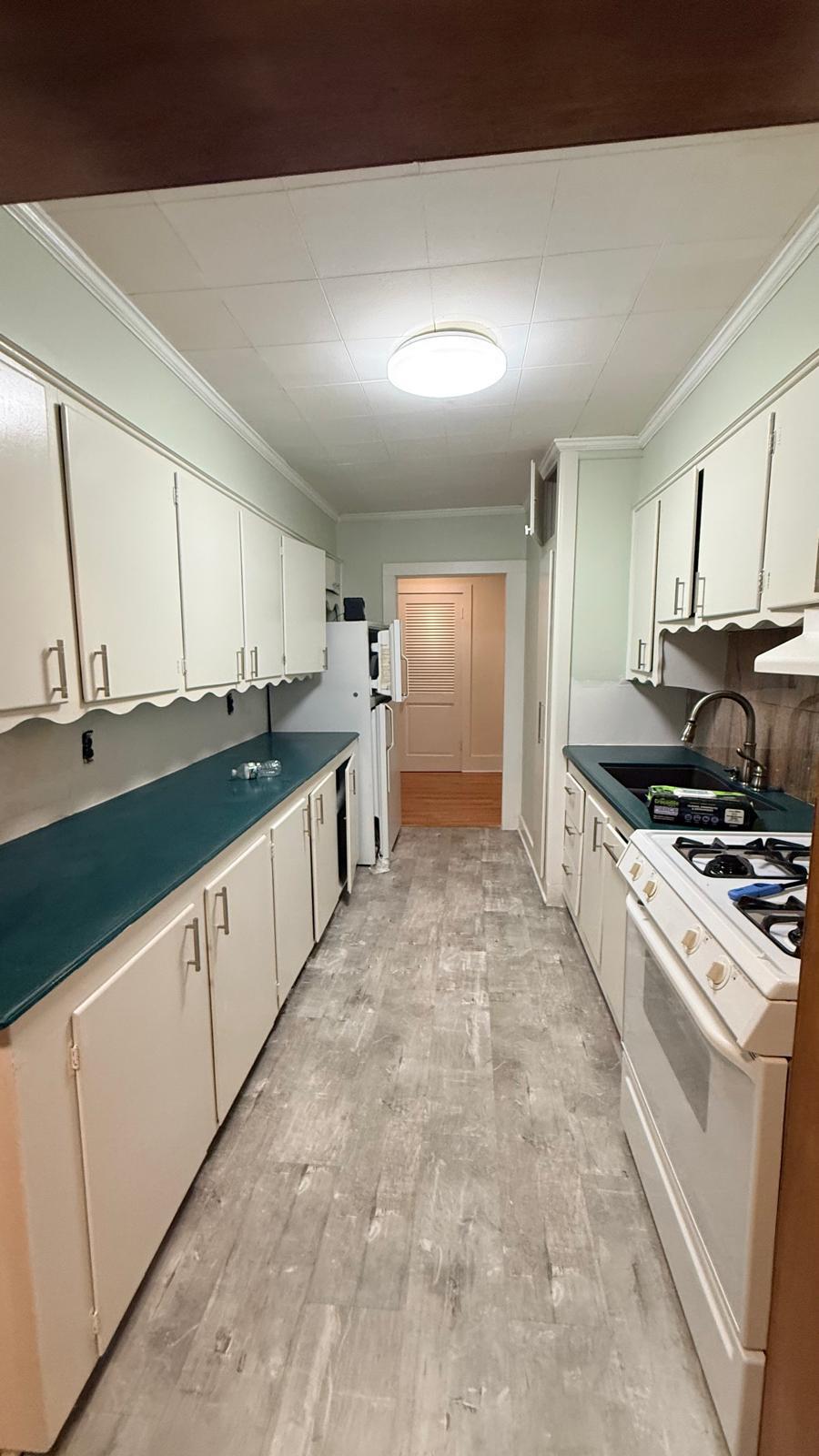 Building Photo - 11 Saratoga Ave