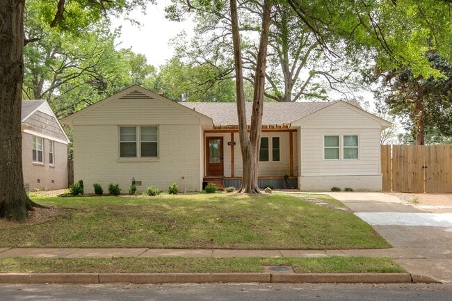 Building Photo - 4885 Flamingo Rd
