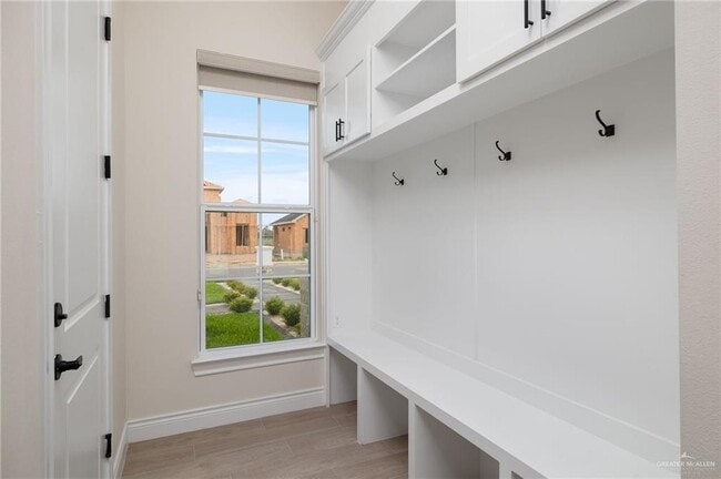 Building Photo - 22 Linva Ave