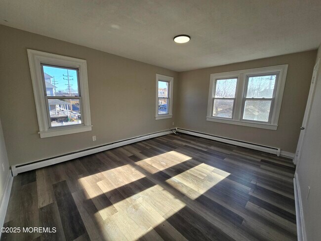 Building Photo - 1501-1503-1503 Bangs Ave