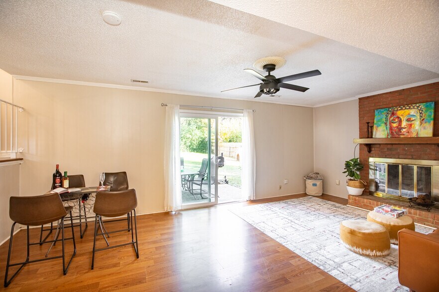 Building Photo - 6012 Old Coach Rd