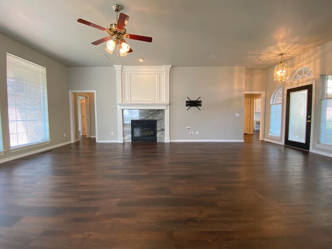 Building Photo - Absolute Dream in NW OKC!!