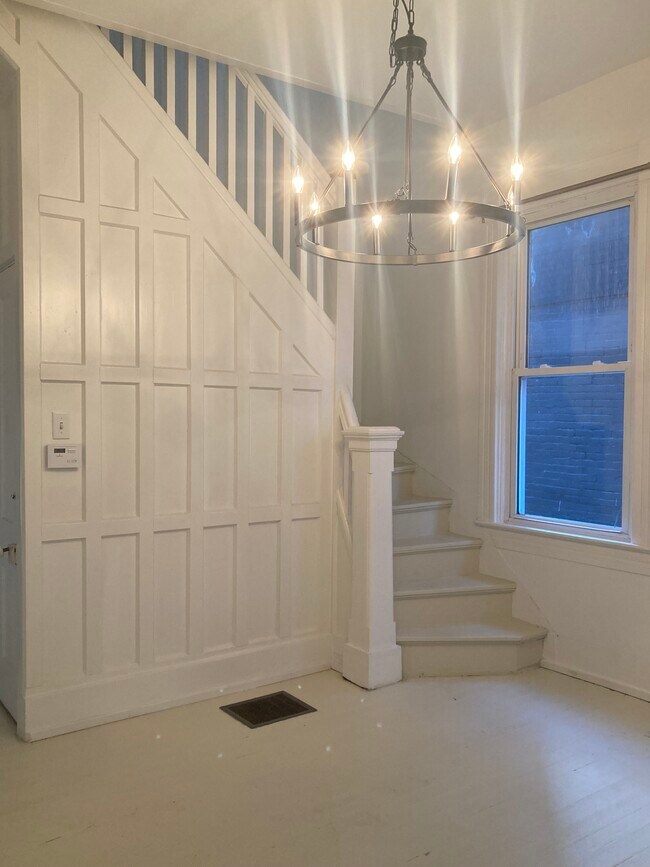 Building Photo - 415 3rd St
