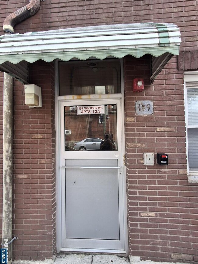 Building Photo - 189 Anderson Ave