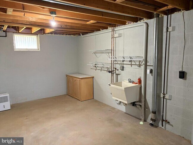 Building Photo - 506 Summervale Ct