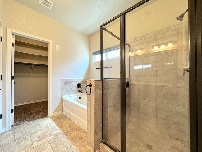 Building Photo - West El Paso 4 bed Refrig A/C