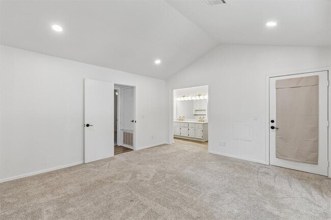Building Photo - 11819 Red Oak Way