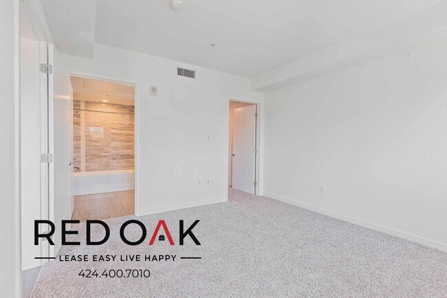 Building Photo - 11405 1/4 Chandler Blvd-405