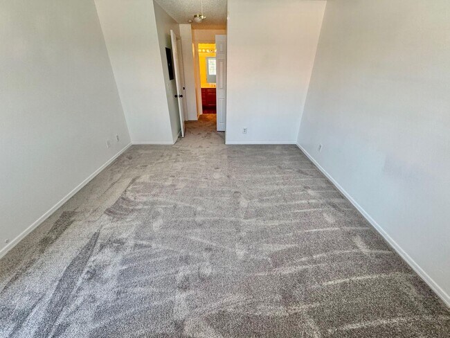 Building Photo - BEAUTIFULLY UPGRADED CONDO - SPACIOUS 2 BE...