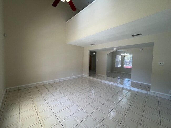 Building Photo - Cross Country Subdivision