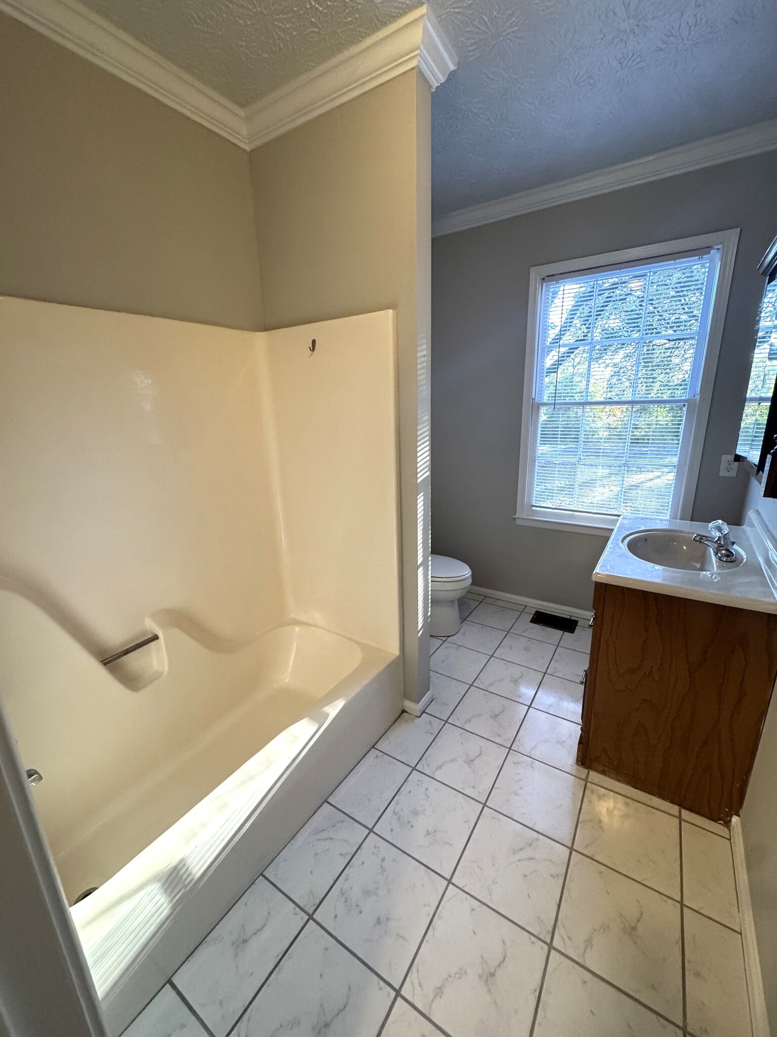 Building Photo - 1020 Cherry Hills Ct