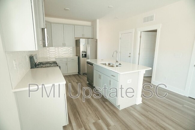 Building Photo - 35 Galley Ln