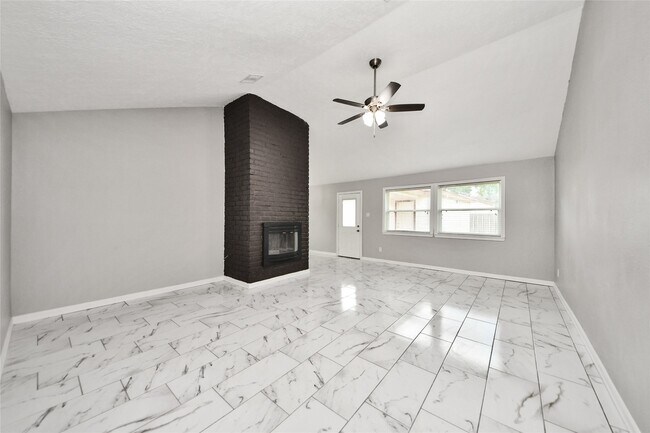 Building Photo - 15834 Fern Basin Dr
