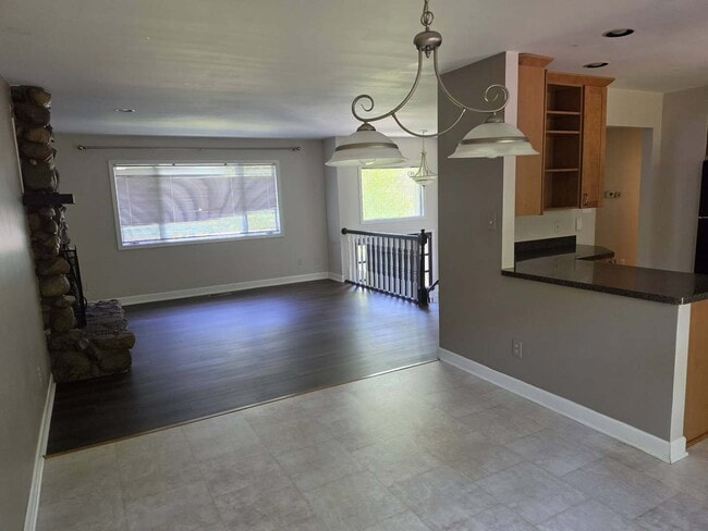 Building Photo - 7618 Catalpa Dr
