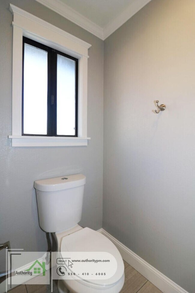Building Photo - 251 Kamp Way