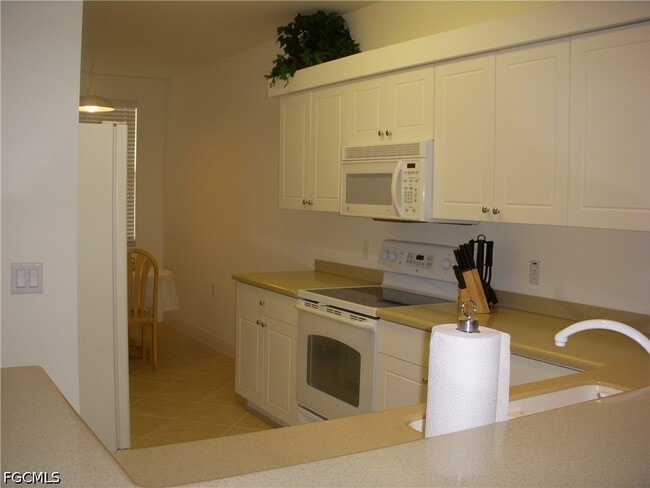 Building Photo - 11021 Gulf Reflections Drive