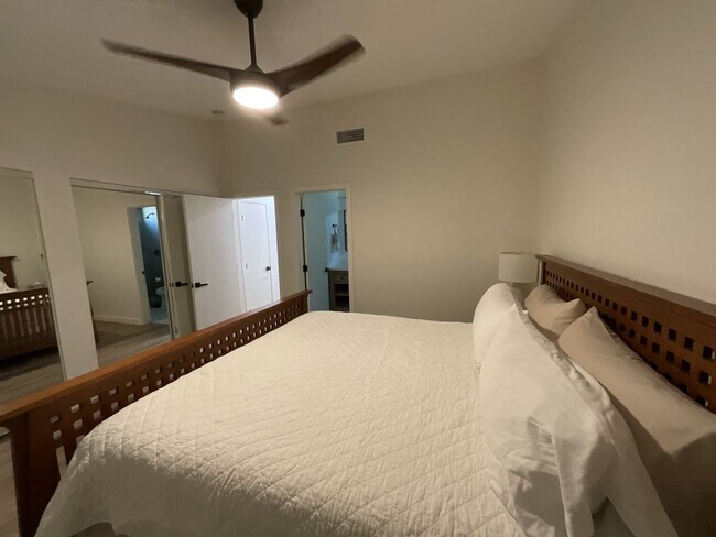 Building Photo - 2 bedroom 2 bath plus bonus room