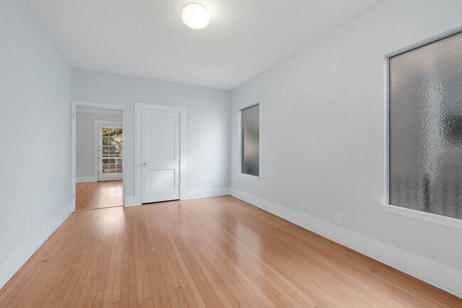 Building Photo - Historic Charm Near The Pearl