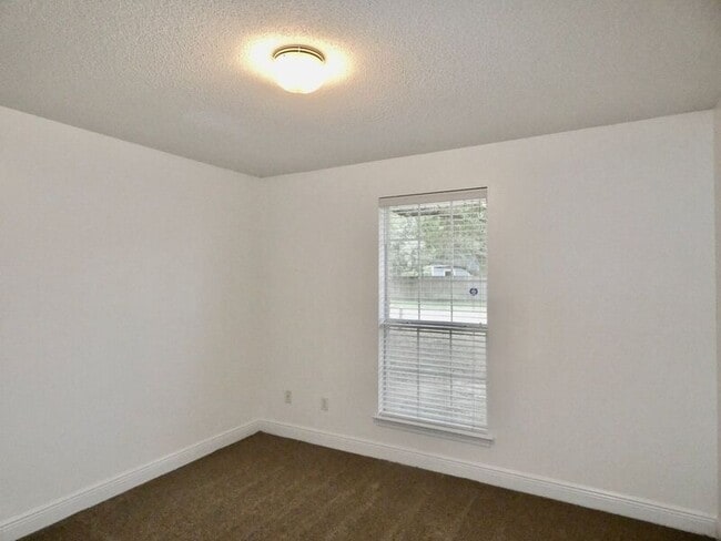 Building Photo - 7945 Amethyst Dr