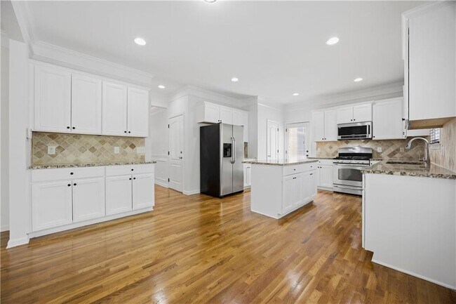 Building Photo - 455 Park Pl Ct