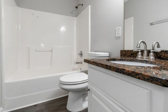 Building Photo - Spacious 4-Bedroom Split Foyer with 3 Bath...