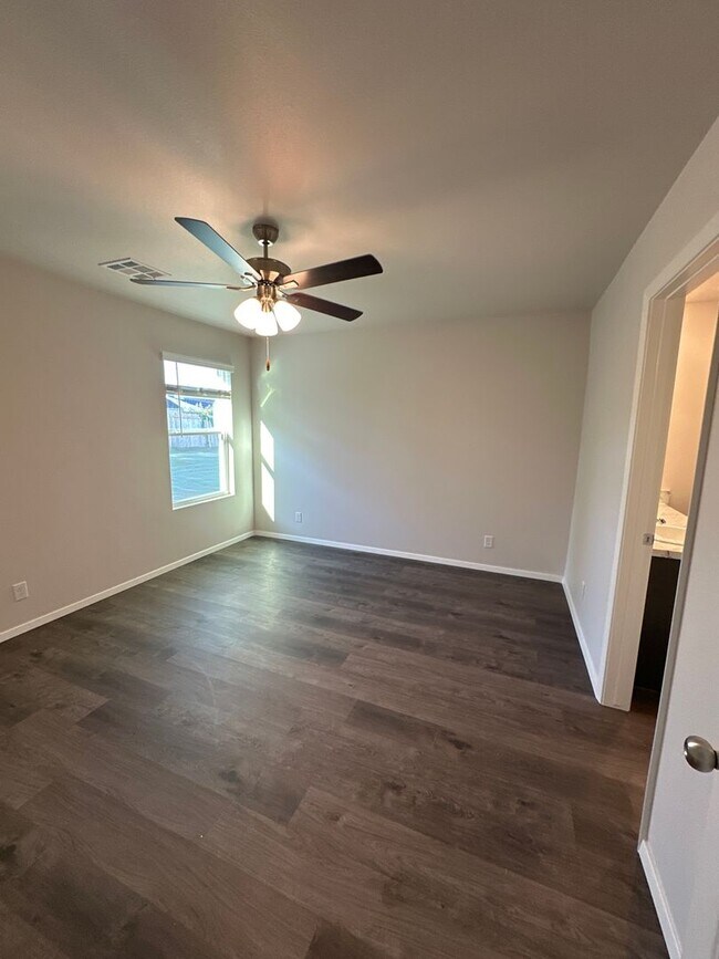 Building Photo - Now Pre-Leasing! Charming 4-Bedroom, 2-Bath Home in Broken Arrow