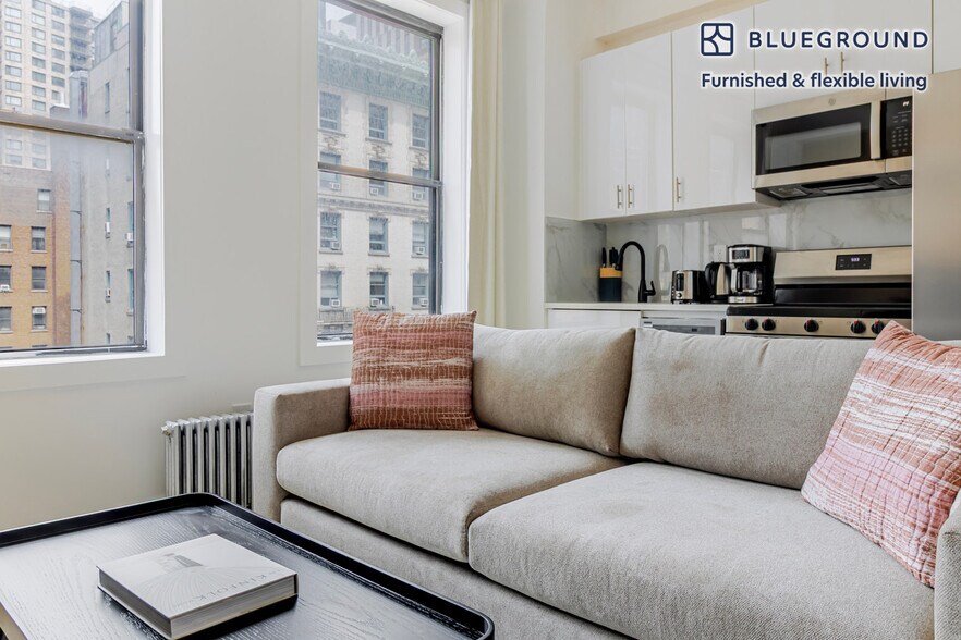 Primary Photo - 161 W 54th St