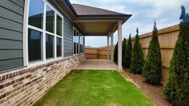 Building Photo - 5698 Ardsley Dr E