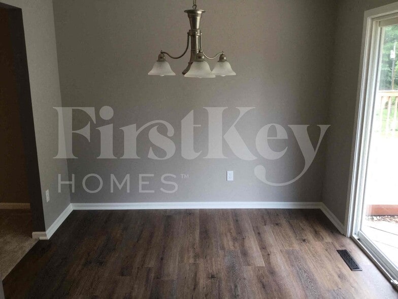 Building Photo - 1904 Wornall Rd