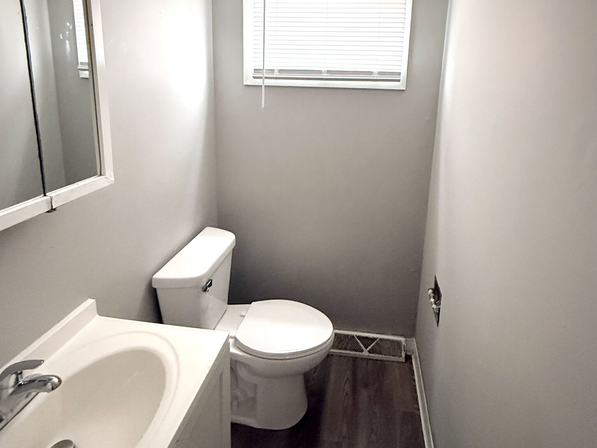 Building Photo - 5438 N Division St