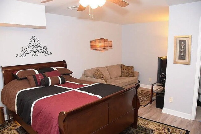 Building Photo - Discover Potential: Expansive 2,439 Sq Ft Space in Vibrant Nashville Locale!