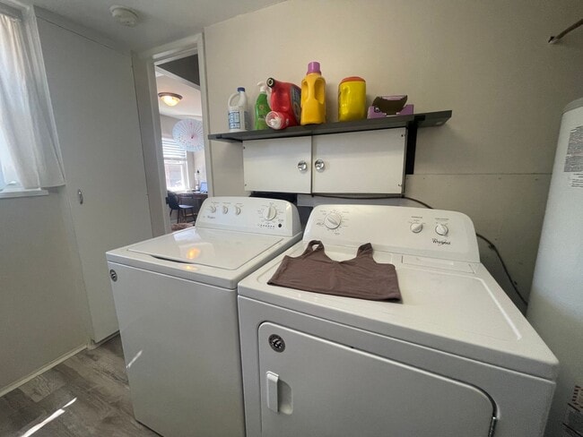 Building Photo - $0 DEPOSIT OPTION. CHARMING 3-BEDROOM HOME WITH LARGE YARD AND EASY ACCESS TO I-25 AND I-225