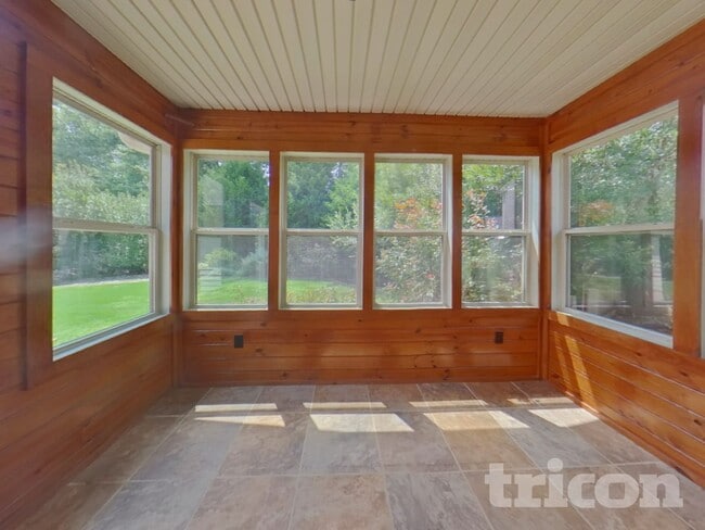 Building Photo - 1011 Buckeye Ln