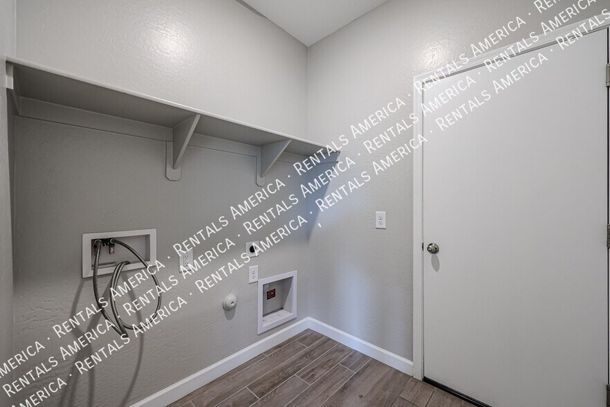 Building Photo - 8845 S 165th Ave