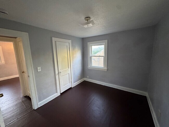 Building Photo - Charming 3-Bedroom Single Family Home Now ...