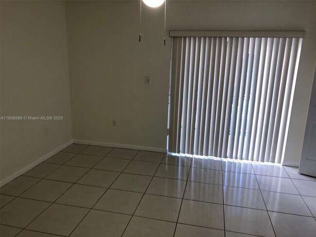 Building Photo - 10820 N Kendall Dr