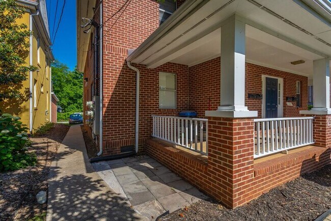 Building Photo - 1711 Read Ave