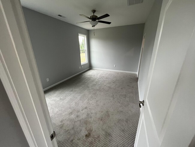 Building Photo - 2005 Briarwood Dr