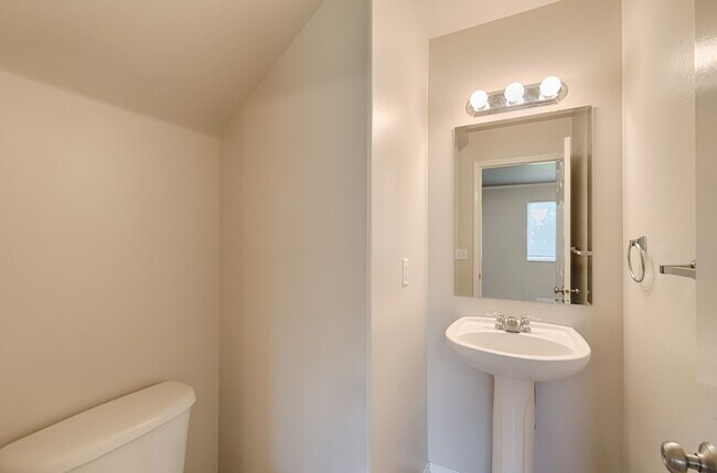 Building Photo - Beautiful Meridian home
