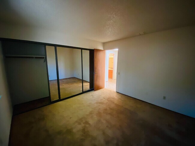 Building Photo - Well Maintained, Large Corner Lot