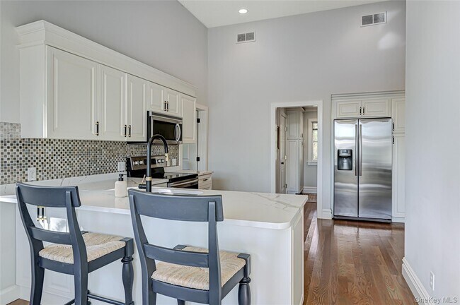 Building Photo - 31 B Club Ln