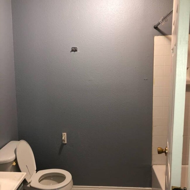 Building Photo - 313 San Salvador Ave