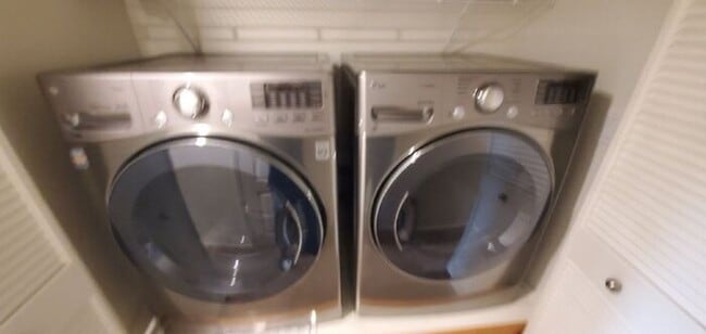 Building Photo - 2 Bed, 2 Bath located within Point Loma an...